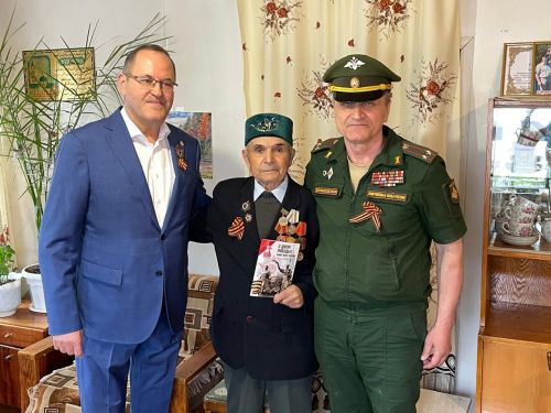 Бөек Ватан сугышы ветераны Гыйльван Гыйлмуллинны бәйрәм белән котладылар