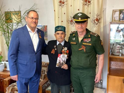 Бөек Ватан сугышы ветераны Гыйльван Гыйлмуллинны бәйрәм белән котладылар