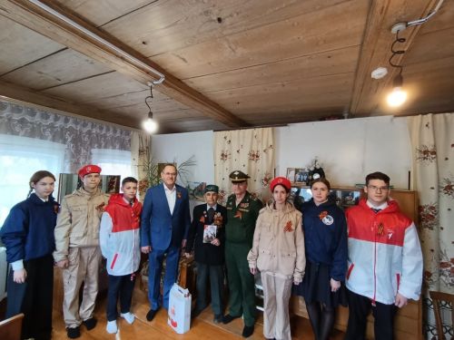 Бөек Ватан сугышы ветераны Гыйльван Гыйлмуллинны бәйрәм белән котладылар