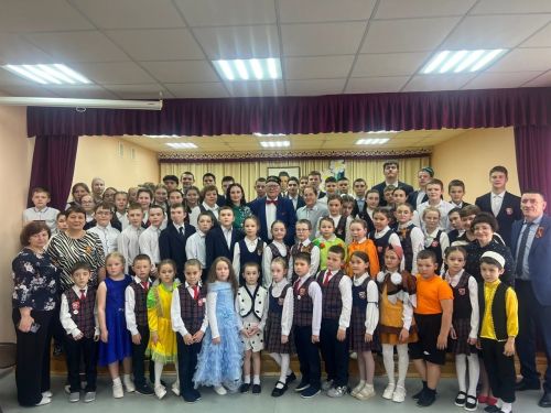 Нөнәгәр мәктәбе укучылары язучылар белән очрашты