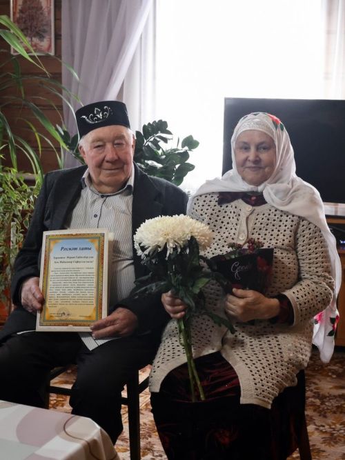 Алан авылында яшәүче Әскаровлар зөбәрҗәт туйларын билгеләп узды