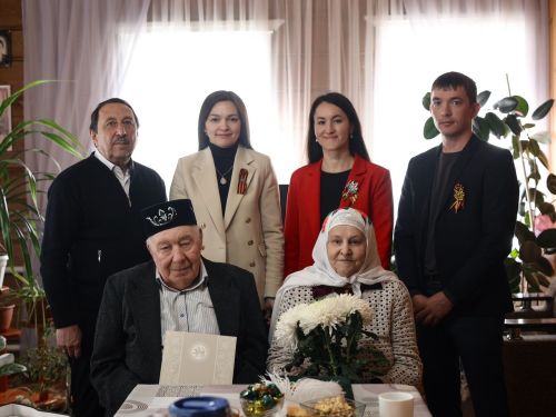 Алан авылында яшәүче Әскаровлар зөбәрҗәт туйларын билгеләп узды