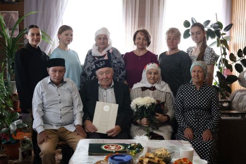 Алан авылында яшәүче Әскаровлар зөбәрҗәт туйларын билгеләп узды