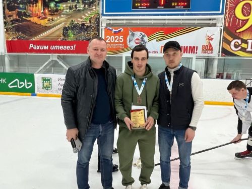 Махсус хәрби операциядә һәлак булган батырлар истәлегенә хоккей ярышы узды