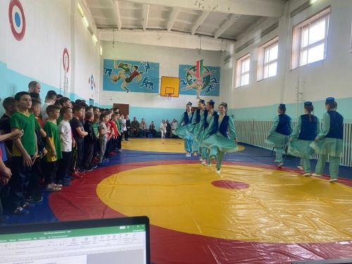 Габделфәрт Рәфыйков истәлегенә көрәш буенча традицион ярыш узды