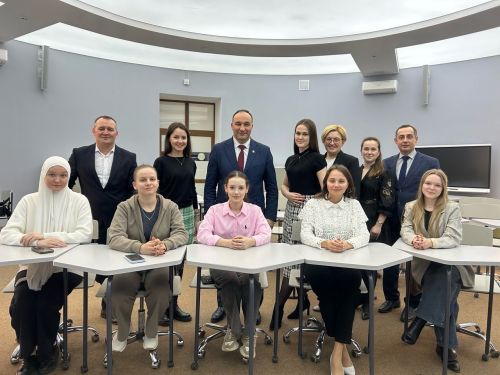 Балтач җитәкчелеге райондаш студентлар белән очрашуны дәвам итә