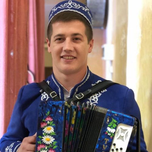 Җырчы Илфир Искәндәров: «Балага тугач ук пневмония диагнозы куйдылар. Хатынымның да хәле авыр иде»