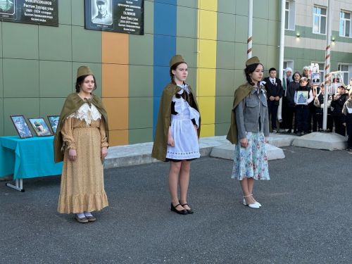 Балтач гимназиясендә узган митингтан фоторепортаж