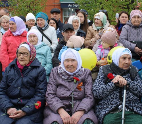 Балтач бистәсендә Бөек Җиңүнең 80 еллыгы уңаеннан оештырылган Җиңү бәйрәме митингыннан фоторепортаж-1 (бик күп фото)
