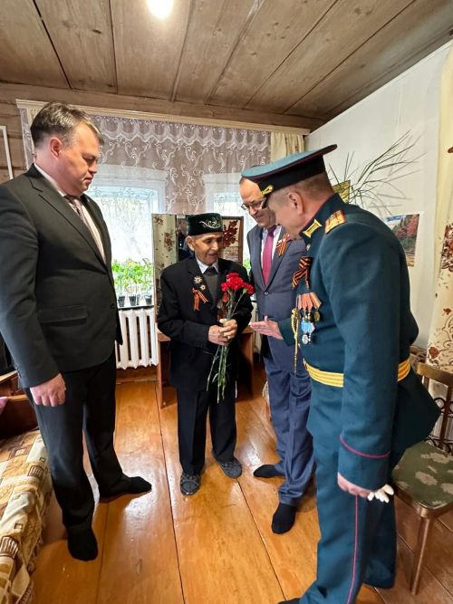 Балтачта Җиңү көне Бөек Ватан сугышы ветеранын бәйрәм белән котлаудан башланды