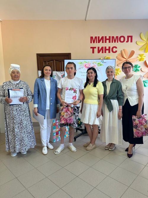 «Факел» клубында мөмкинлекләре чикле кешеләр арасында «Чәчәкләрем-гөлләрем»  кул эшләре бәйгесенә йомгак ясалды
