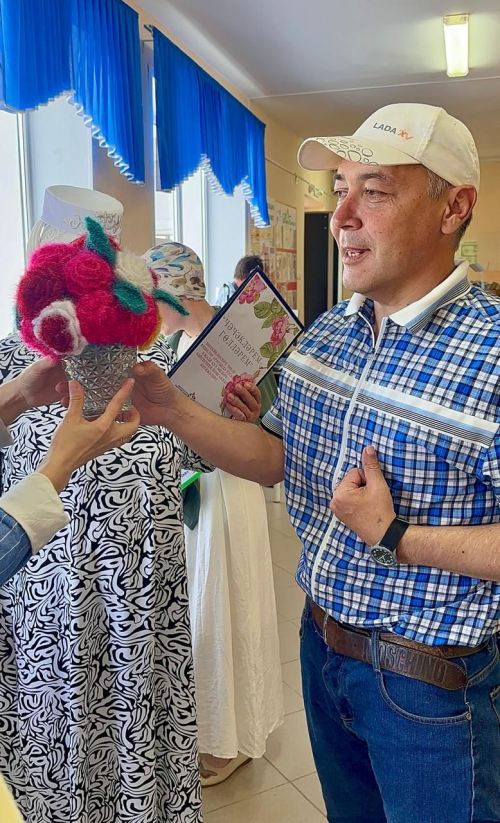 «Факел» клубында мөмкинлекләре чикле кешеләр арасында «Чәчәкләрем-гөлләрем»  кул эшләре бәйгесенә йомгак ясалды