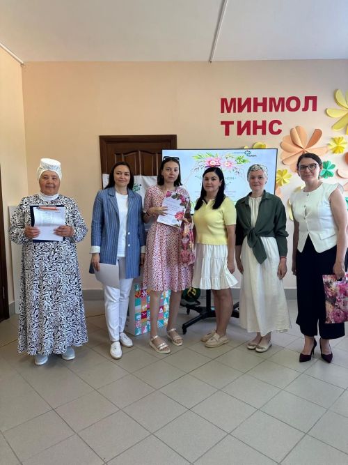 «Факел» клубында мөмкинлекләре чикле кешеләр арасында «Чәчәкләрем-гөлләрем»  кул эшләре бәйгесенә йомгак ясалды