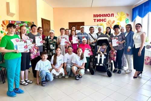 «Факел» клубында мөмкинлекләре чикле кешеләр арасында «Чәчәкләрем-гөлләрем»  кул эшләре бәйгесенә йомгак ясалды