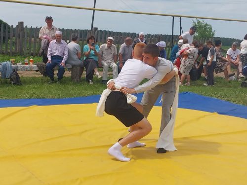 Кенәбашта балалар Сабан туен гөрләткәннәр