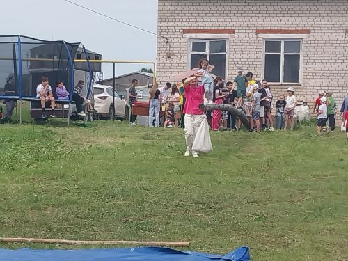 Кенәбашта балалар Сабан туен гөрләткәннәр