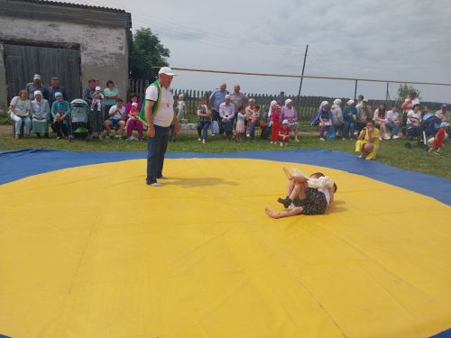 Кенәбашта балалар Сабан туен гөрләткәннәр