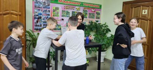 Чапшар клубына батыр егетләр истәлегенә дип  кул көрәше өстәле алганнар