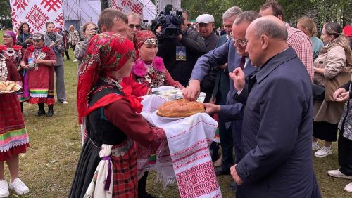 «Гырон-быдтон» гөрләде (+фотолар)