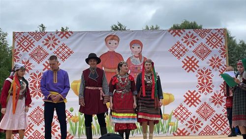 «Гырон-быдтон» гөрләде (+фотолар)