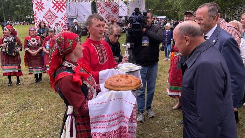 «Гырон-быдтон» гөрләде (+фотолар)