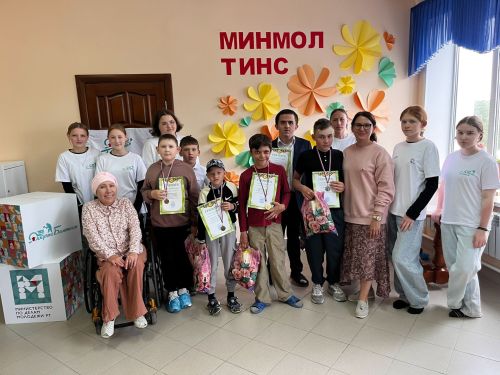 «Факел»да мөмкинлекләре чикләнгән балалар өчен рус шашкасы буенча турнир узды