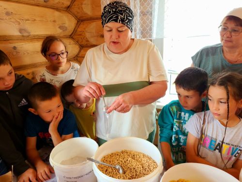 Нөнәгәр укучылары волонтер Алсу Шәфигуллинада кунакта булды