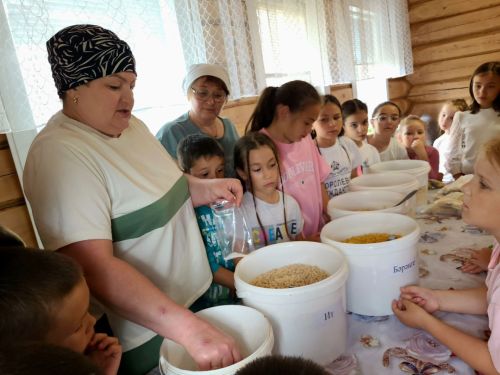 Нөнәгәр укучылары волонтер Алсу Шәфигуллинада кунакта булды