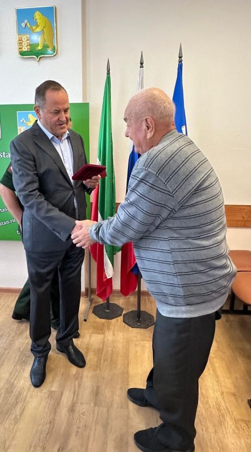 Шәһит киткән Балтач егетләренең якыннарына орден һәм медаль тапшырылды