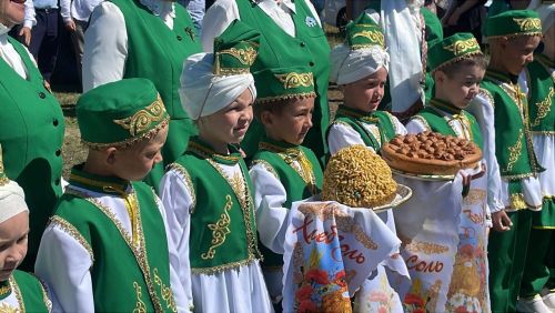 Бөрбашта мөселман балалар Сабан туе узды