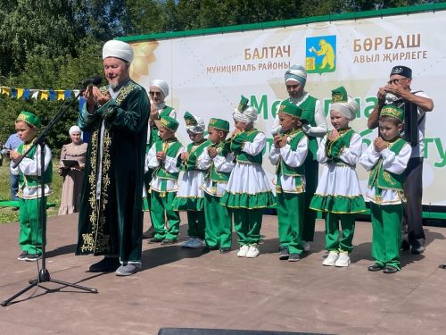 Бөрбашта мөселман балалар Сабан туе узды