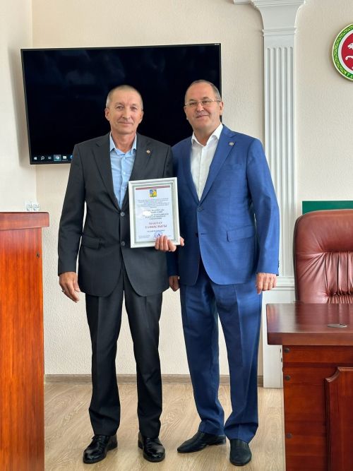 Райондашыбыз Мактау таныклыгы белән бүләкләнде