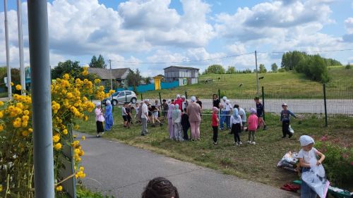 Чапшарда мәчет лагерена йөрүче балаларга бәйрәм оештырганнар