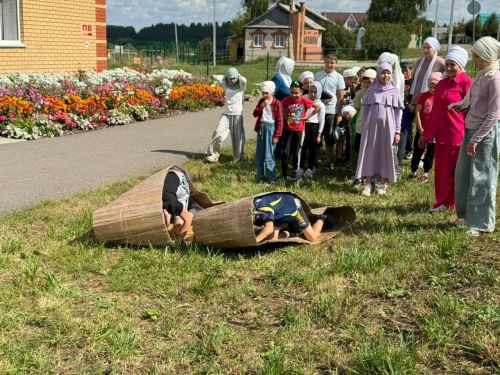 Чапшарда мәчет лагерена йөрүче балаларга бәйрәм оештырганнар
