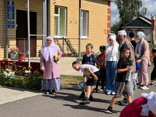 Чапшарда мәчет лагерена йөрүче балаларга бәйрәм оештырганнар