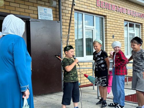 Чапшарда мәчет лагерена йөрүче балаларга бәйрәм оештырганнар