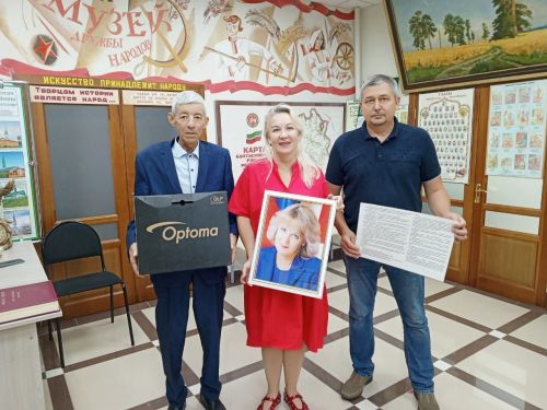 Татарстан Республикасының Архив эше буенча дәүләт комитеты рәисе «Халыклар дуслыгы» музеена проектор бүләк итте