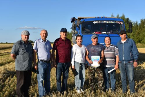 Бүген чираттагы вымпел ияләрен бүләкләделәр