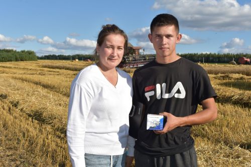 Бүген чираттагы вымпел ияләрен бүләкләделәр