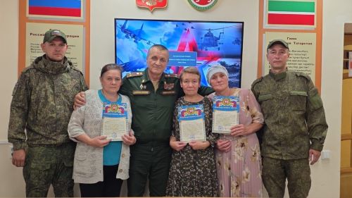 Балтач хәрби комиссары лачындай уллар үстергән әниләргә баш иеп рәхмәт белдерде