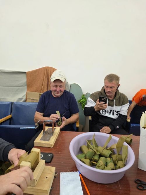Чапшар авылы волонтерлары хәрби сеткалар үрү осталарына әверелеп беттеләр