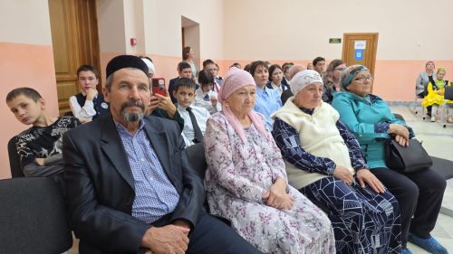 Балтач гимназиясендә махсус хәрби операциядәгеләрнең якыннары  өчен, ил өчен батырларча һәлак булган егетләр хөрмәтенә концерт куйдылар