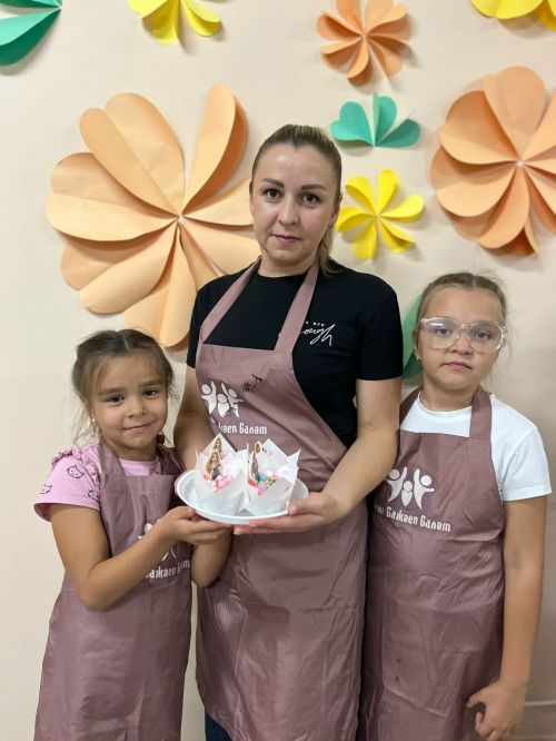 «Факел» клубында капкейклар әзерләү буенча чираттагы мавыктыргыч мастер-класс узды
