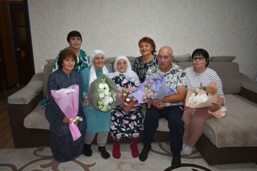 Йөздәге сырлы эзләрдән тормыш сынаулары күренә