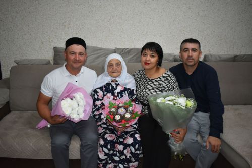 Йөздәге сырлы эзләрдән тормыш сынаулары күренә