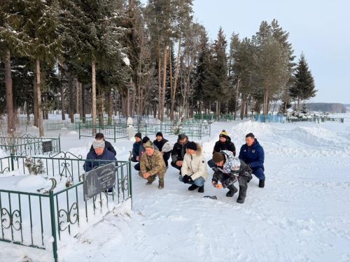 Бөрбашта Рәсил Мөхетдинов истәлегенә ир-егетләр арасында хоккей турниры узды