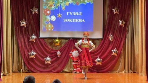Ор авылы клубында «Яңа елның йолдызлары яктырак яна» дип исемләнгән театральләштерелгән тамаша булган