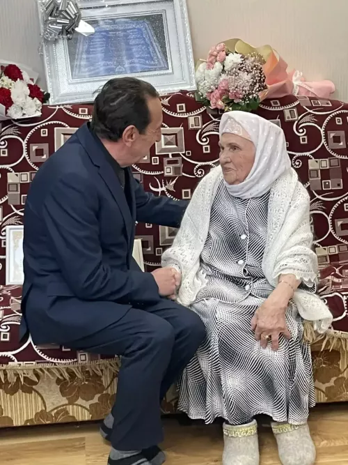 Рәйсә Гәрәева 100 яшьтә дә матур сөйләме, акыл камиллеге, зәвыклыгы белән шаккатырды