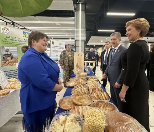 Балтачлылар министрлыкның йомгаклау утырышында үз продукцияләрен тәкъдим итте