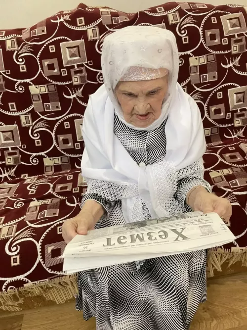 Рәйсә Гәрәева 100 яшьтә дә матур сөйләме, акыл камиллеге, зәвыклыгы белән шаккатырды